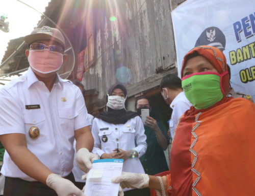 Penyerahan Bantuan Langsung Tunasi Dana Desa (BLT-DD) di Desa Karang Raja