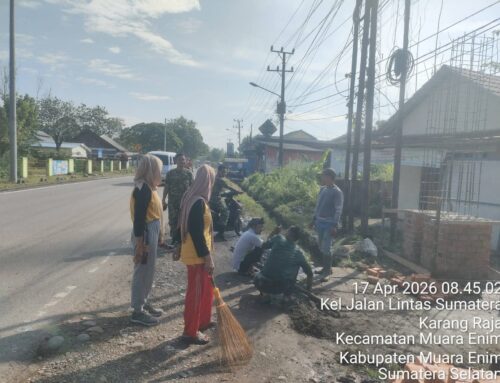 Gotong Royong Pembersihan Pemdes Karang Raja Muaraenim